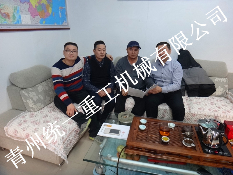 蒙古國(guó)客戶(hù)來(lái)我公司定制沙金干選設(shè)備